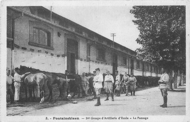Fichier:Fontainebleau-1erGroupeArtillerie-dEcole-1934.jpg