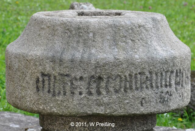 Fichier:PierreGravéeCleuyou-02b.jpg